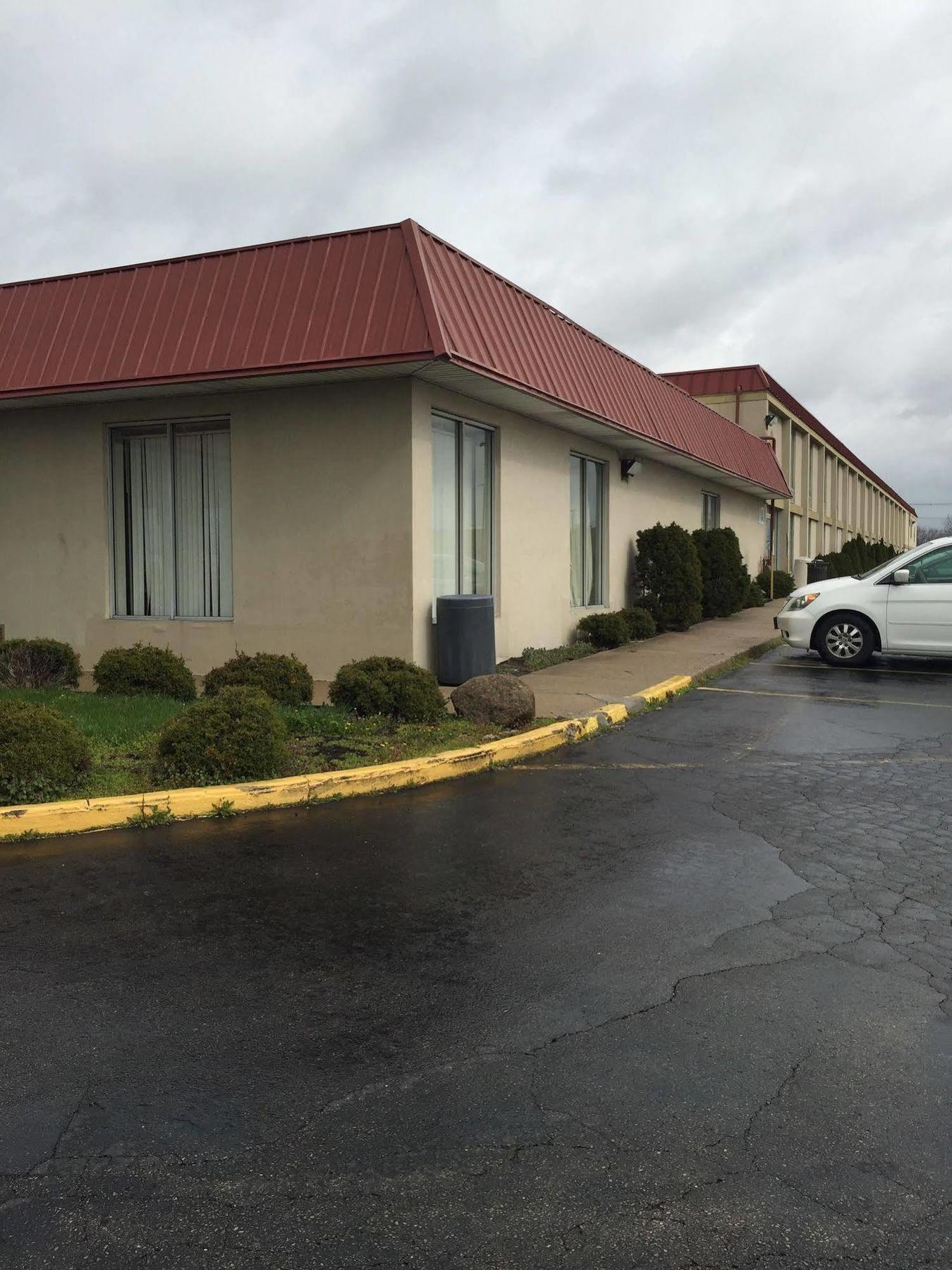 Days Inn & Suites By Wyndham Springfield Oh מראה חיצוני תמונה